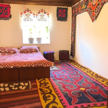 Tilek Guest House Sary-Mogul Екстер'єр фото