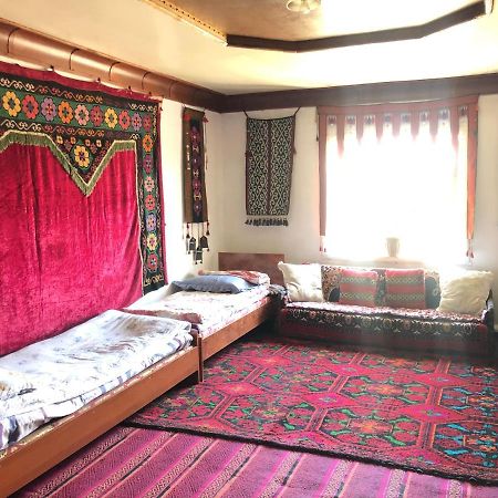 Tilek Guest House Sary-Mogul Екстер'єр фото