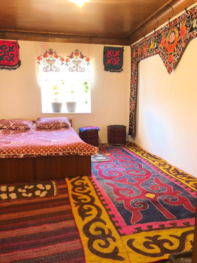 Tilek Guest House Sary-Mogul Екстер'єр фото
