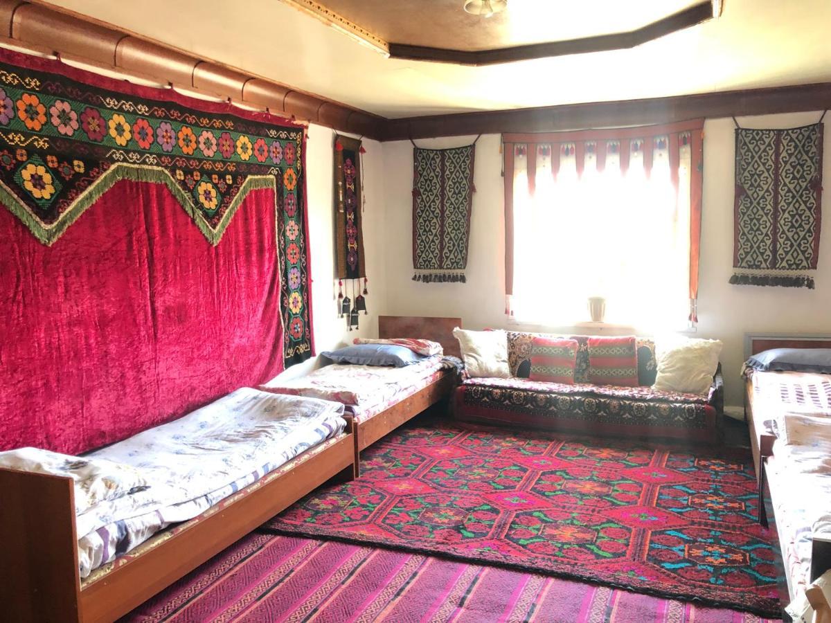 Tilek Guest House Sary-Mogul Екстер'єр фото