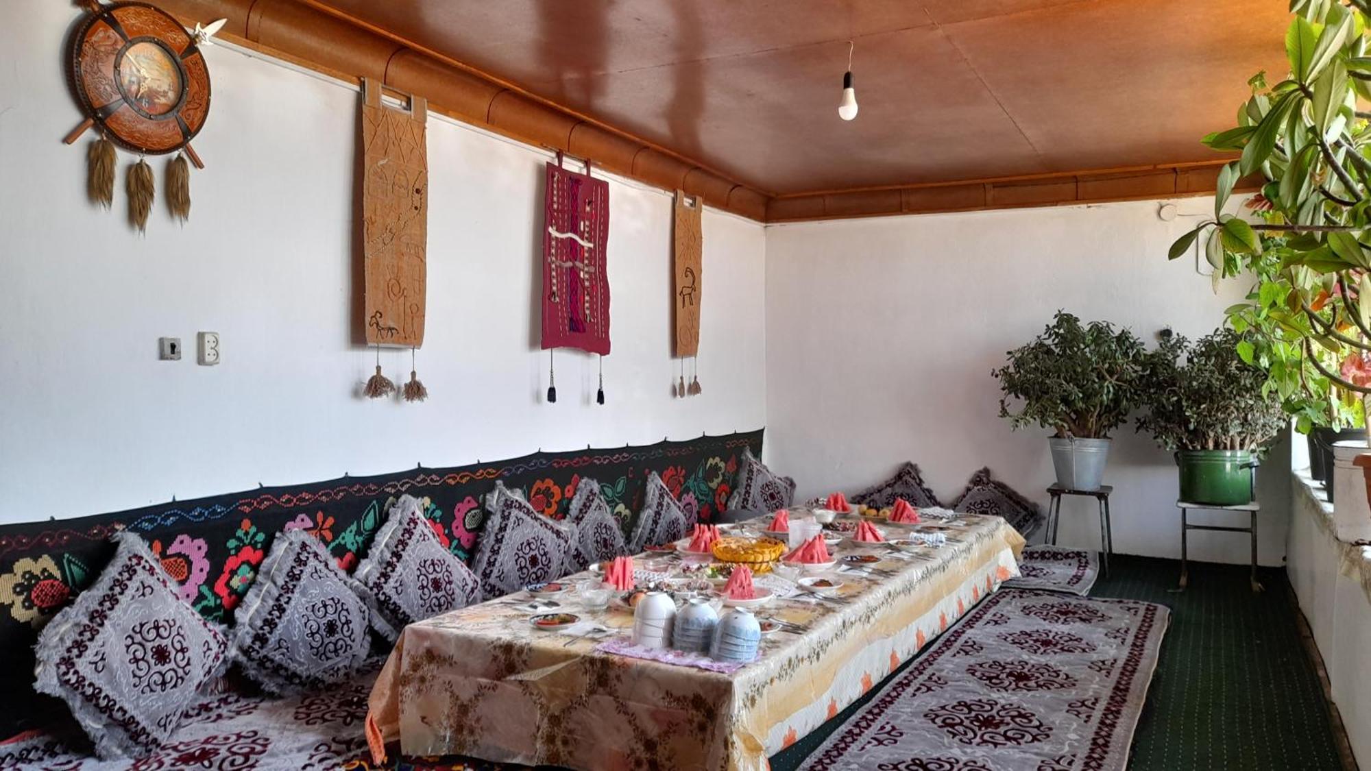 Tilek Guest House Sary-Mogul Екстер'єр фото