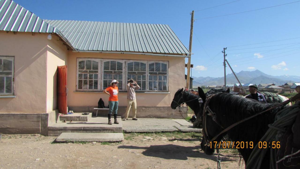 Tilek Guest House Sary-Mogul Екстер'єр фото